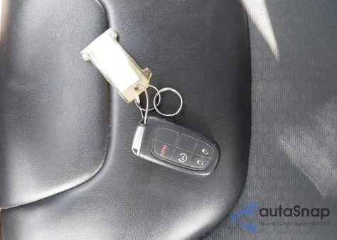 2019 Jeep Cherokee Latitude Plus Fwd z USA, uszkodzony, nr VIN 1C4PJLLB2KD143876